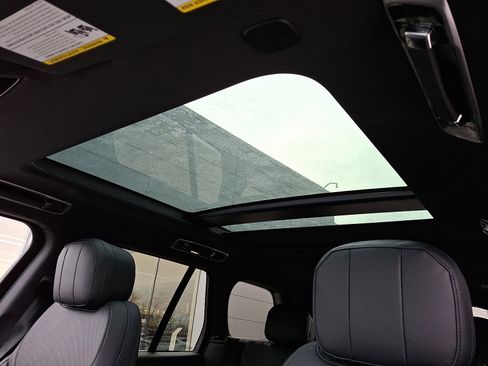 New 2025 Land Rover Range Rover SE image 11