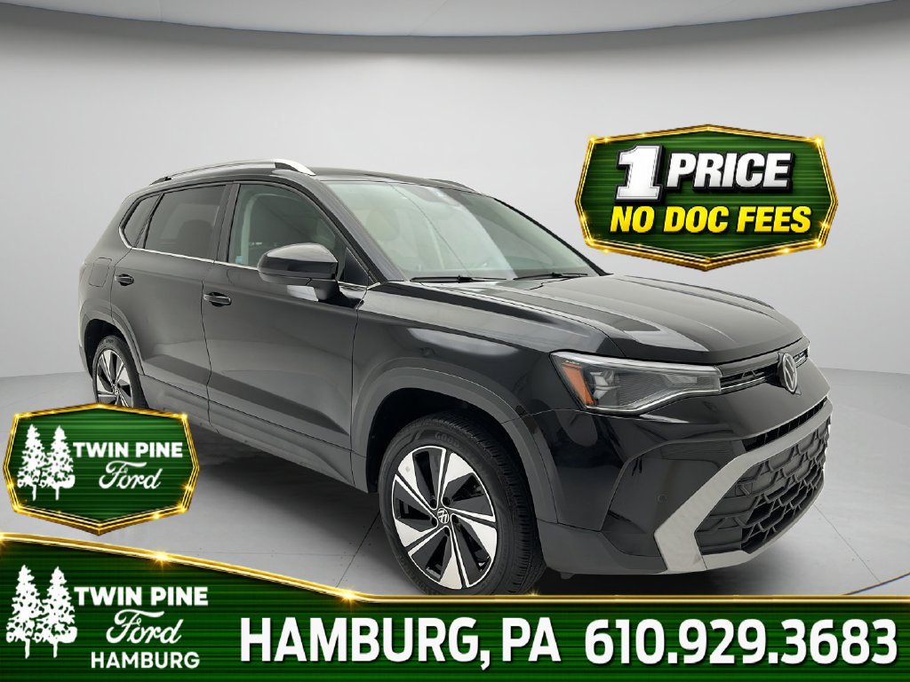 Used 2025 Volkswagen Taos SE AWD/4WD image 1