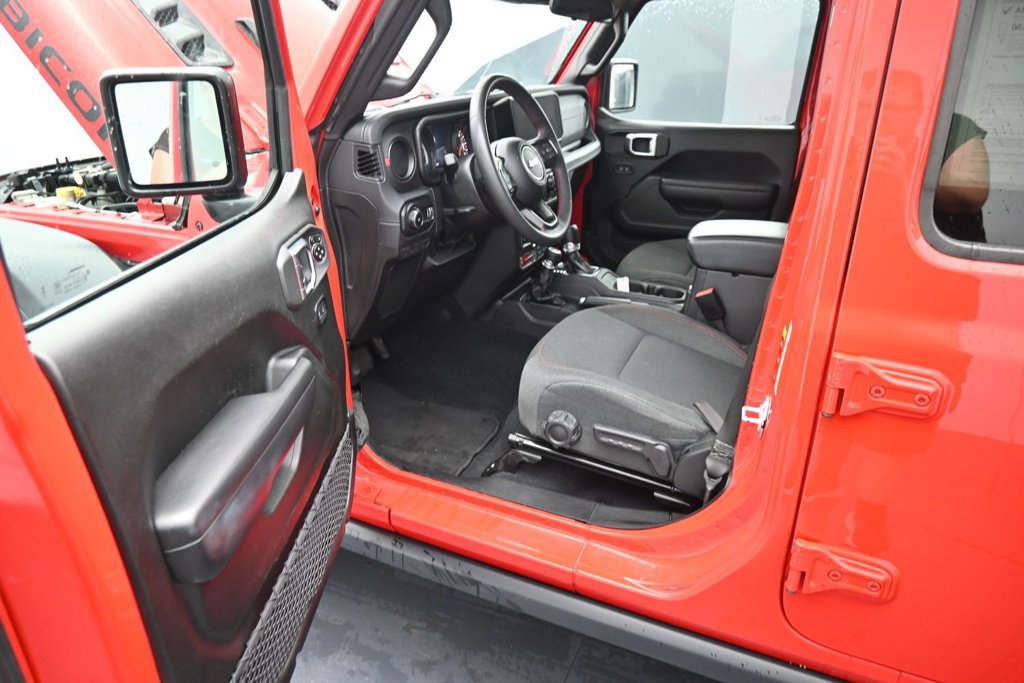 Used 2024 Jeep Wrangler Unlimited Rubicon AWD/4WD image 15