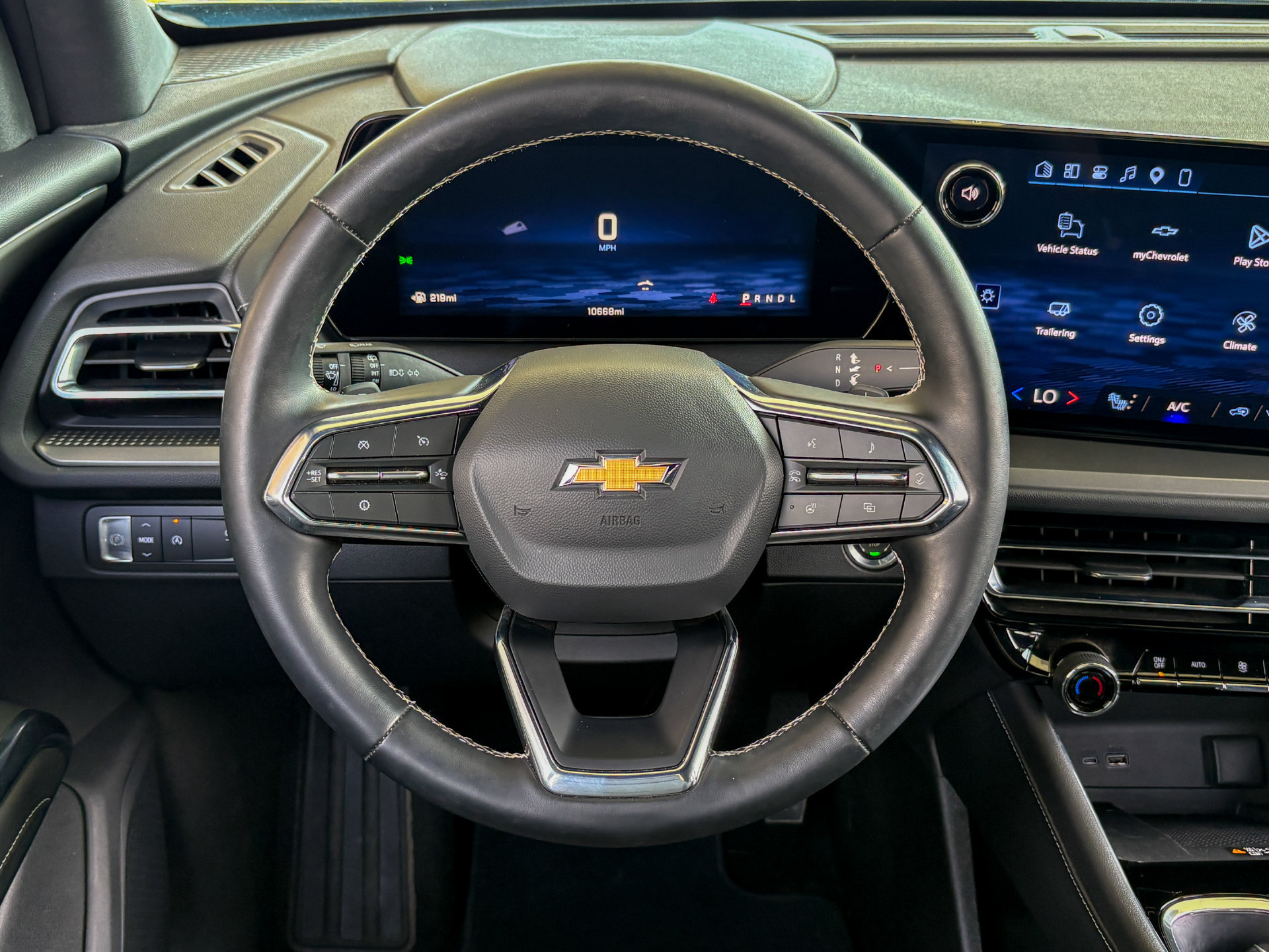 Used 2026 Chevrolet Traverse LT FWD image 12