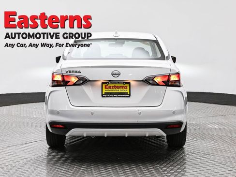 Used 2025 Nissan Versa SV image 6