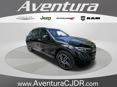 Used 2025 Mercedes-Benz GLC 300 image 1
