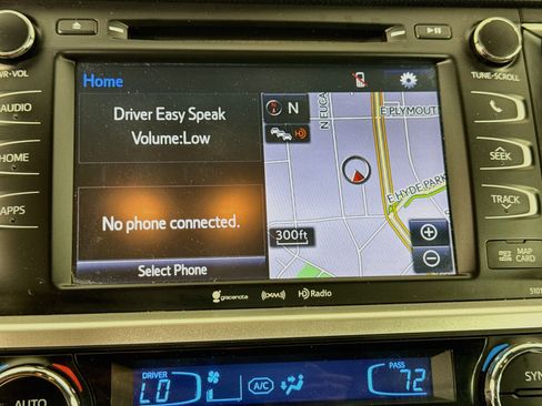 Used 2018 Toyota Highlander XLE FWD image 16