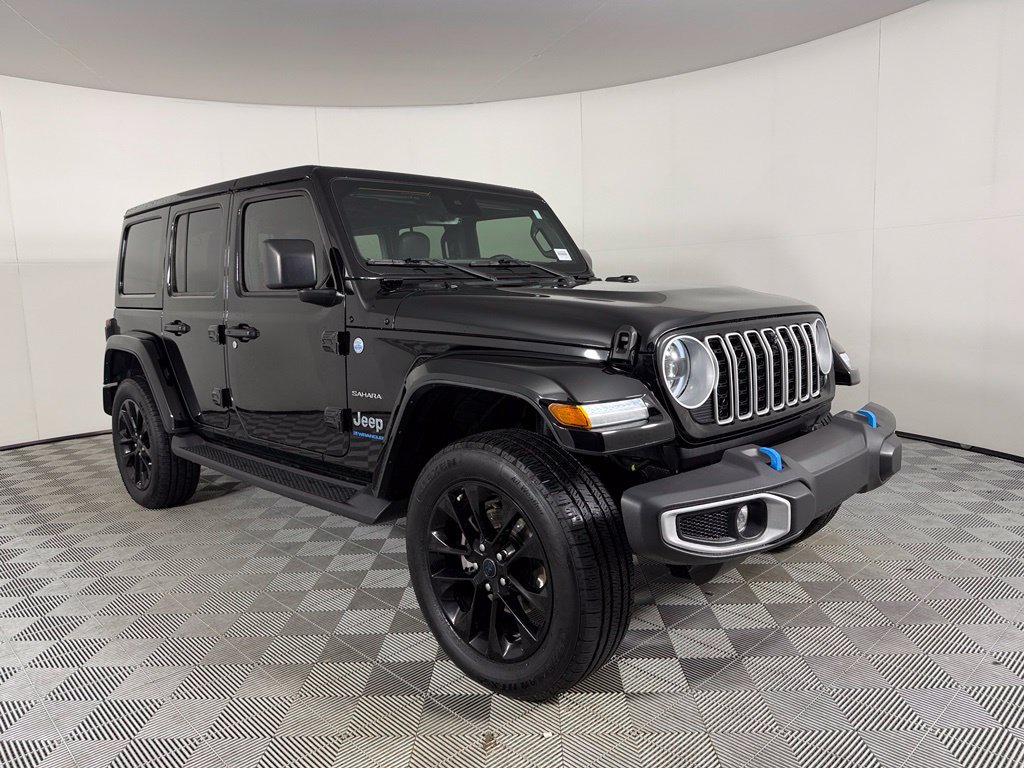 Used 2024 Jeep Wrangler Unlimited Sahara w/ Technology Group AWD/4WD image 4