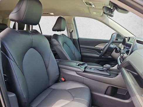 Certified 2026 Toyota Grand Highlander AWD image 22