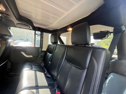 Used 2014 Jeep Wrangler Unlimited Sahara w/ Connectivity Group AWD/4WD image 23