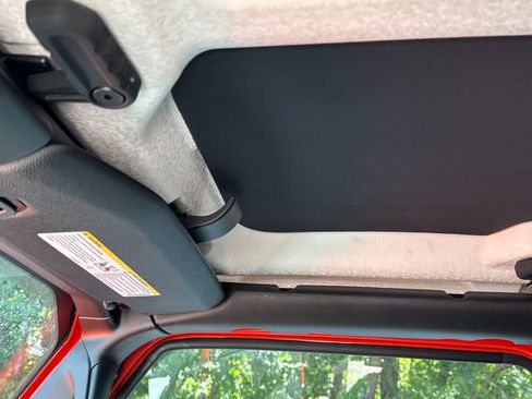 Used 2019 Jeep Wrangler Unlimited Sahara AWD/4WD image 16