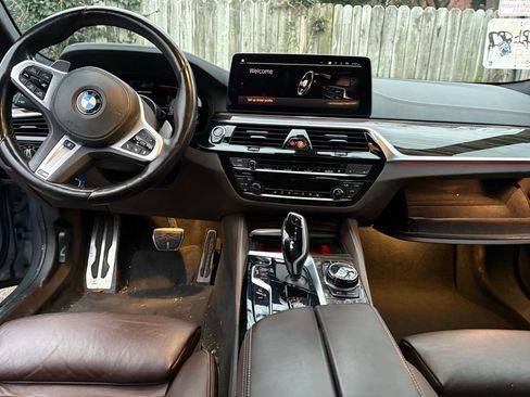 Used 2021 BMW M550i xDrive w/ Executive Package image 8