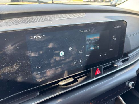 Used 2026 Kia Carnival FWD image 17