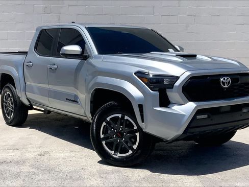 Used 2024 Toyota Tacoma TRD Sport AWD/4WD image 21