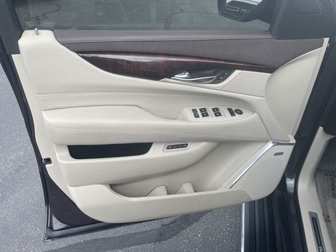 Used 2016 Cadillac Escalade ESV Premium AWD/4WD image 11