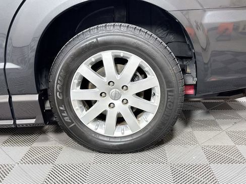 Used 2011 Chrysler Town & Country Touring-L w/ Entertainment Group #2 image 4