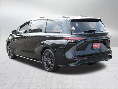 Certified 2026 Toyota Sienna XSE FWD image 5
