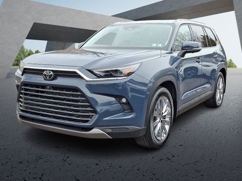 Used 2024 Toyota Grand Highlander Platinum image 3