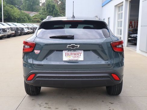 New 2026 Chevrolet Trax LT w/ Midnight Edition FWD image 9