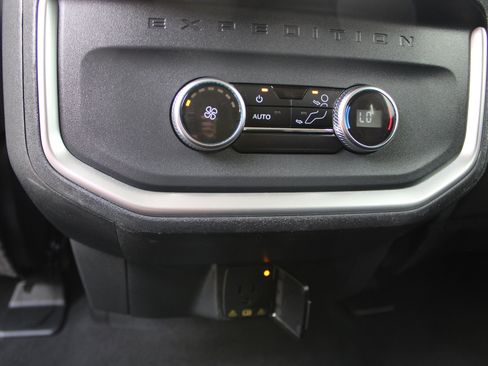 Used 2025 Ford Expedition Active AWD/4WD image 22