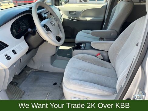 Used 2014 Toyota Sienna LE image 8