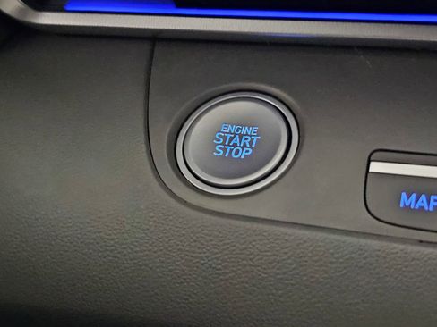 Used 2024 Hyundai Elantra SEL image 25