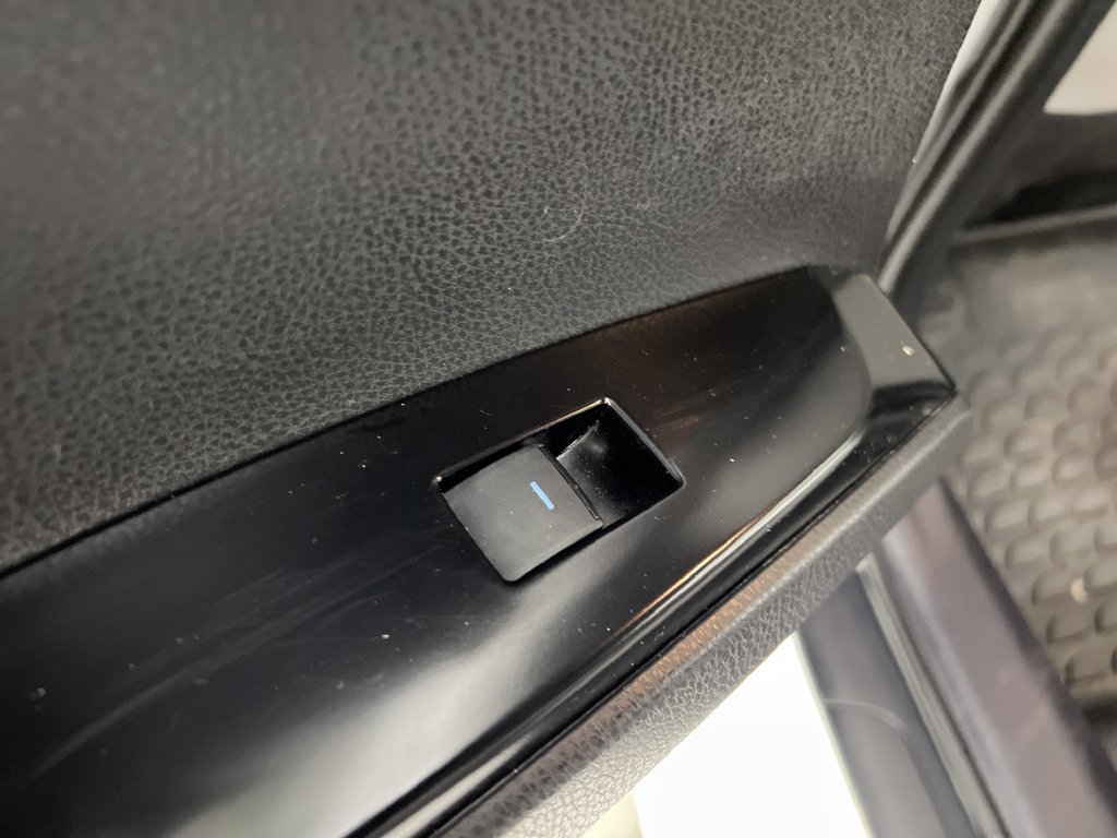 Used 2025 Toyota Camry SE FWD image 19