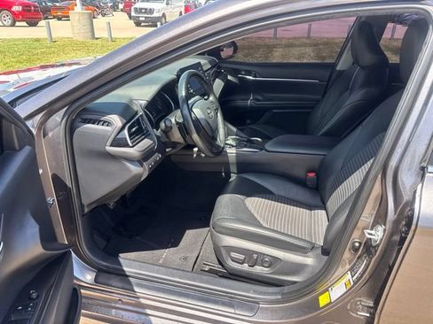 Used 2022 Toyota Camry SE w/ Carpet Mat Package (TMS) FWD image 18