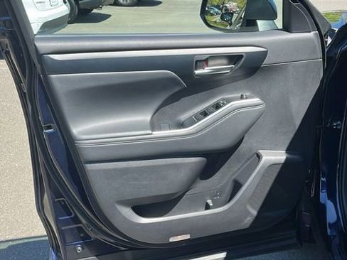 Certified 2025 Toyota Highlander XLE AWD/4WD image 9