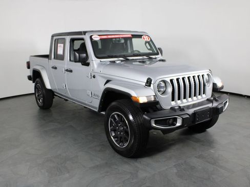 Used 2023 Jeep Gladiator Overland image 14