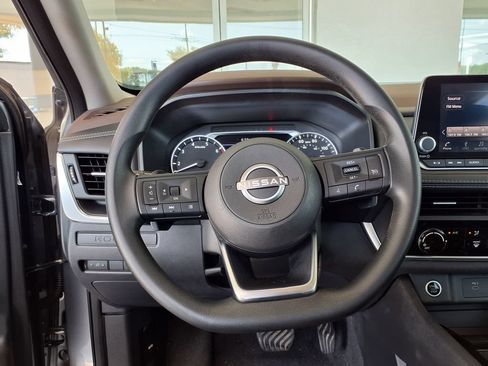 Used 2023 Nissan Rogue S AWD/4WD image 18