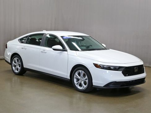 Certified 2023 Honda Accord LX image 1