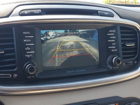 Used 2017 Kia Sorento EX w/ EX V6 Premium Package image 21