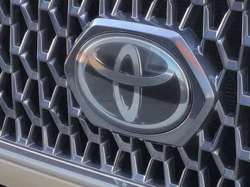 Used 2019 Toyota Tacoma TRD Sport image 12