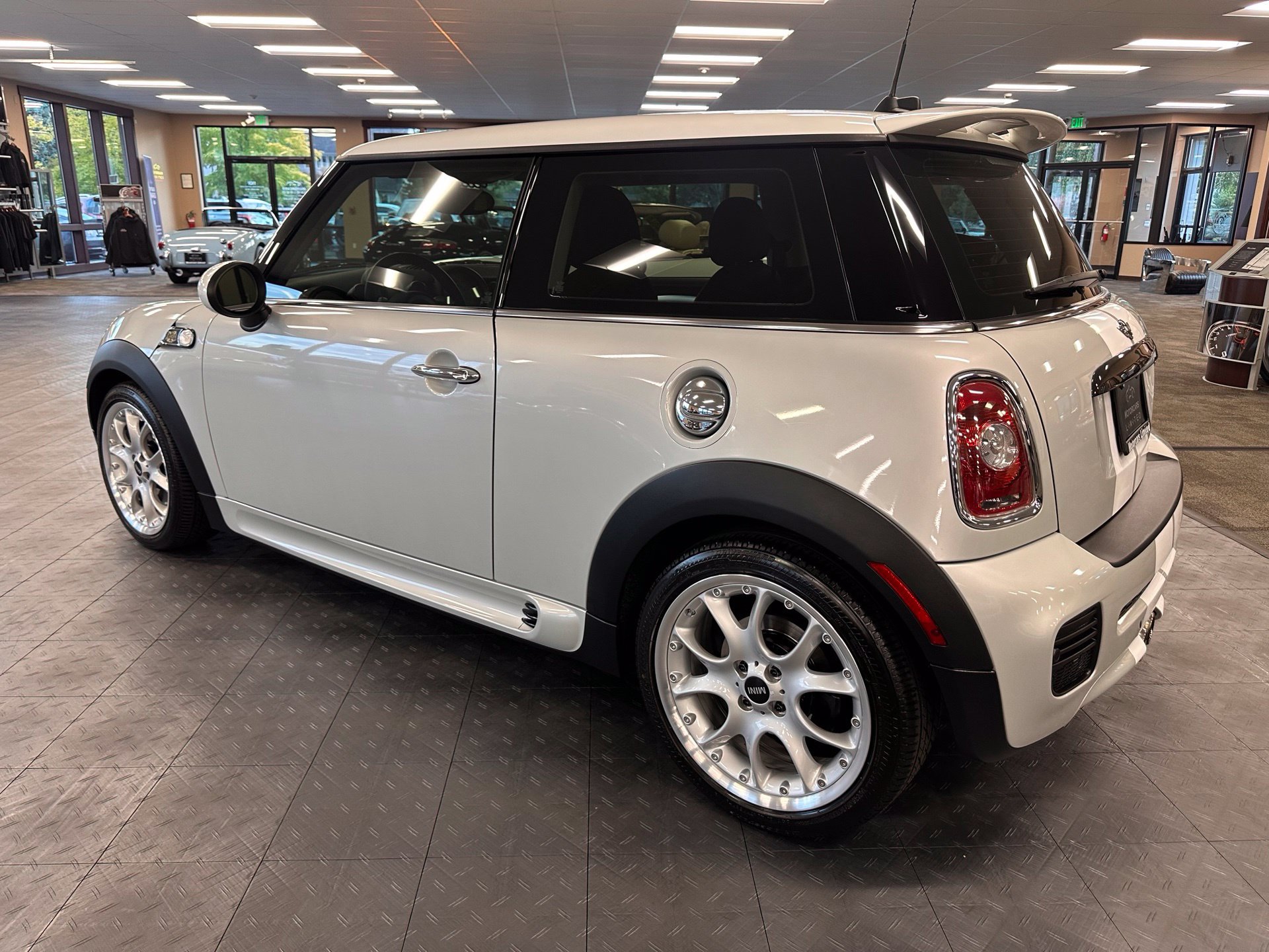 Used 2010 MINI Cooper S FWD image 4