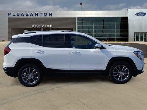 Used 2024 GMC Terrain SLT image 6
