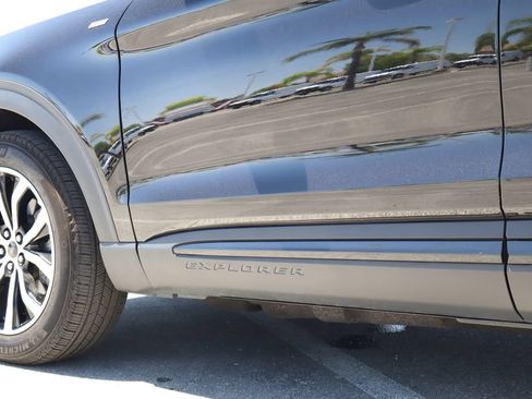 Used 2025 Ford Explorer ST-Line w/ Premium Package RWD image 14