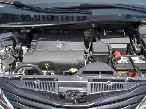 Used 2011 Toyota Sienna LE image 17