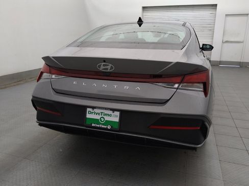 Used 2024 Hyundai Elantra SE FWD image 7