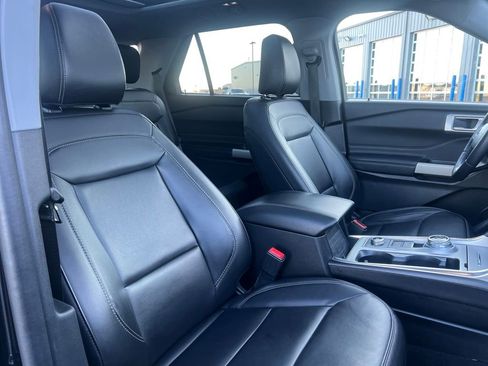 Used 2023 Ford Explorer XLT w/ Equipment Group 202A image 31