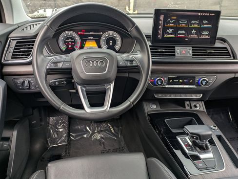 Used 2023 Audi Q5 e Premium w/ Convenience Package image 8