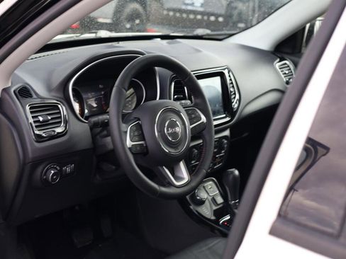 Used 2018 Jeep Compass Limited w/ Navigation Group image 6