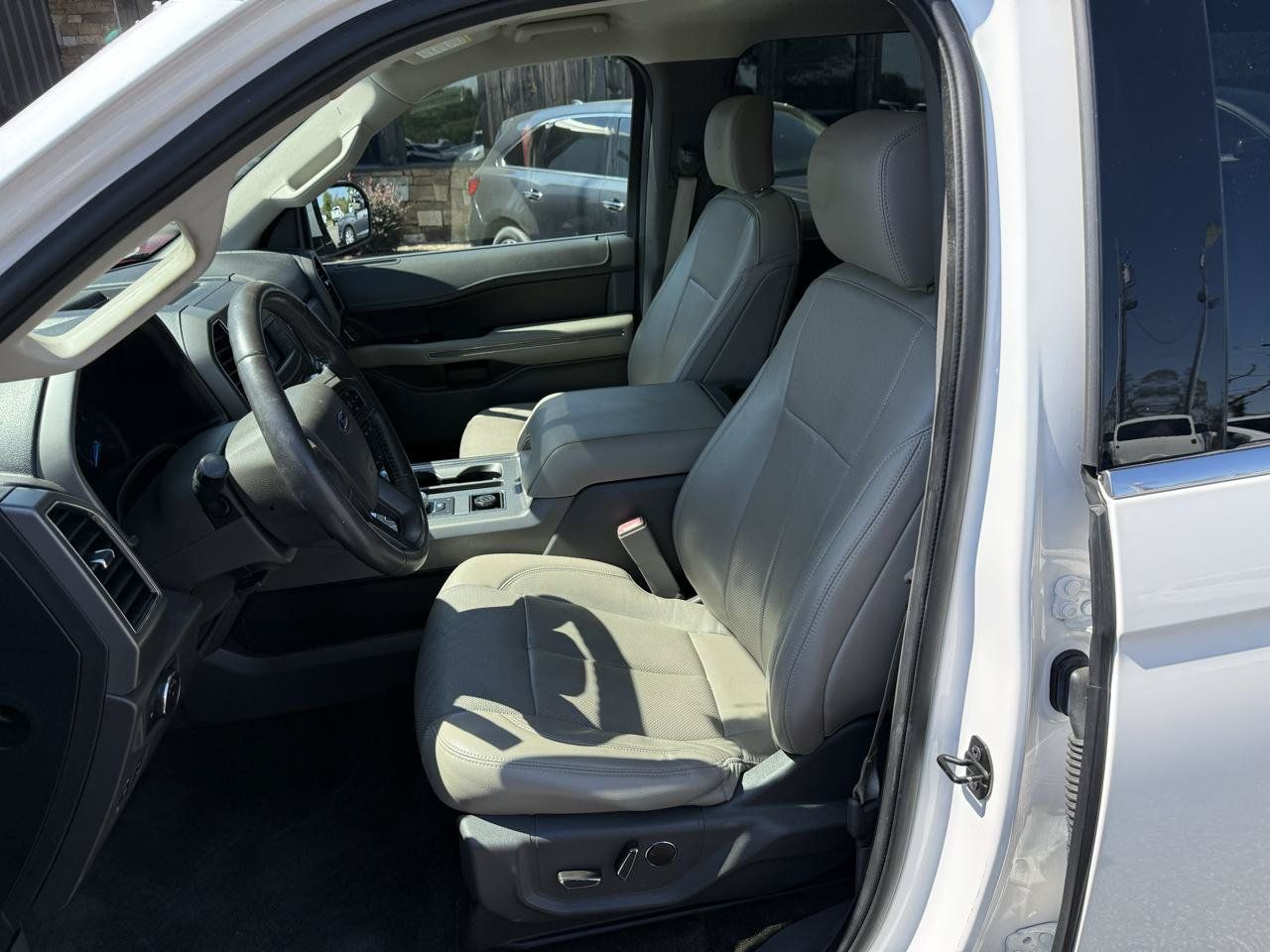 Used 2018 Ford Expedition XLT w/ Equipment Group 201A RWD image 6