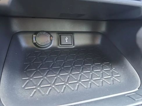 Used 2020 Toyota RAV4 XLE FWD image 33