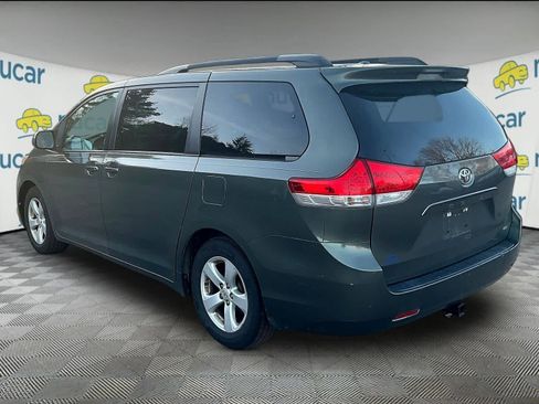 Used 2011 Toyota Sienna LE w/ Towing Pkg image 3