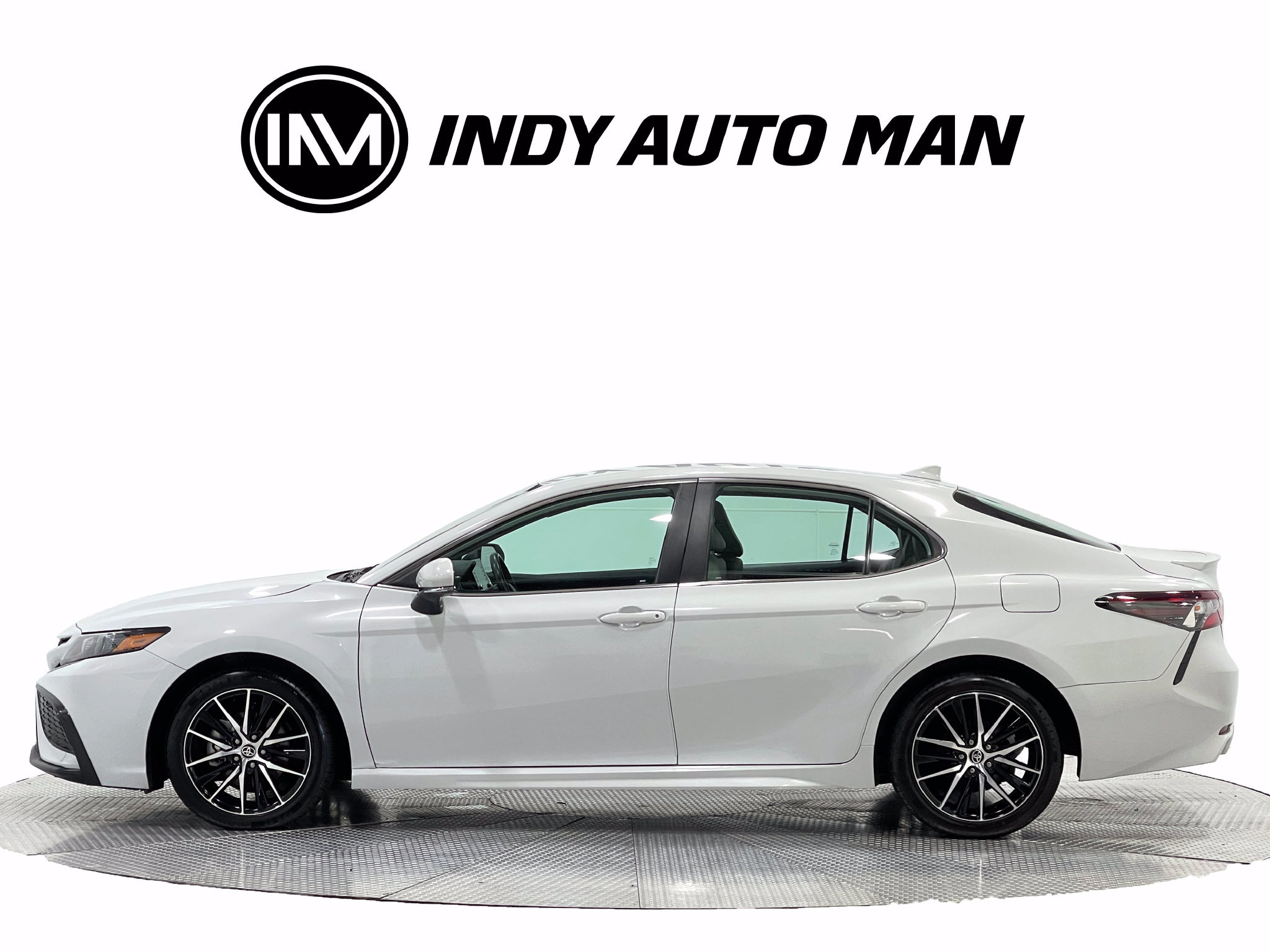 Used 2024 Toyota Camry SE w/ Cold Weather Package FWD image 7