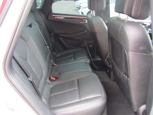 Used 2022 Porsche Macan AWD/4WD image 14