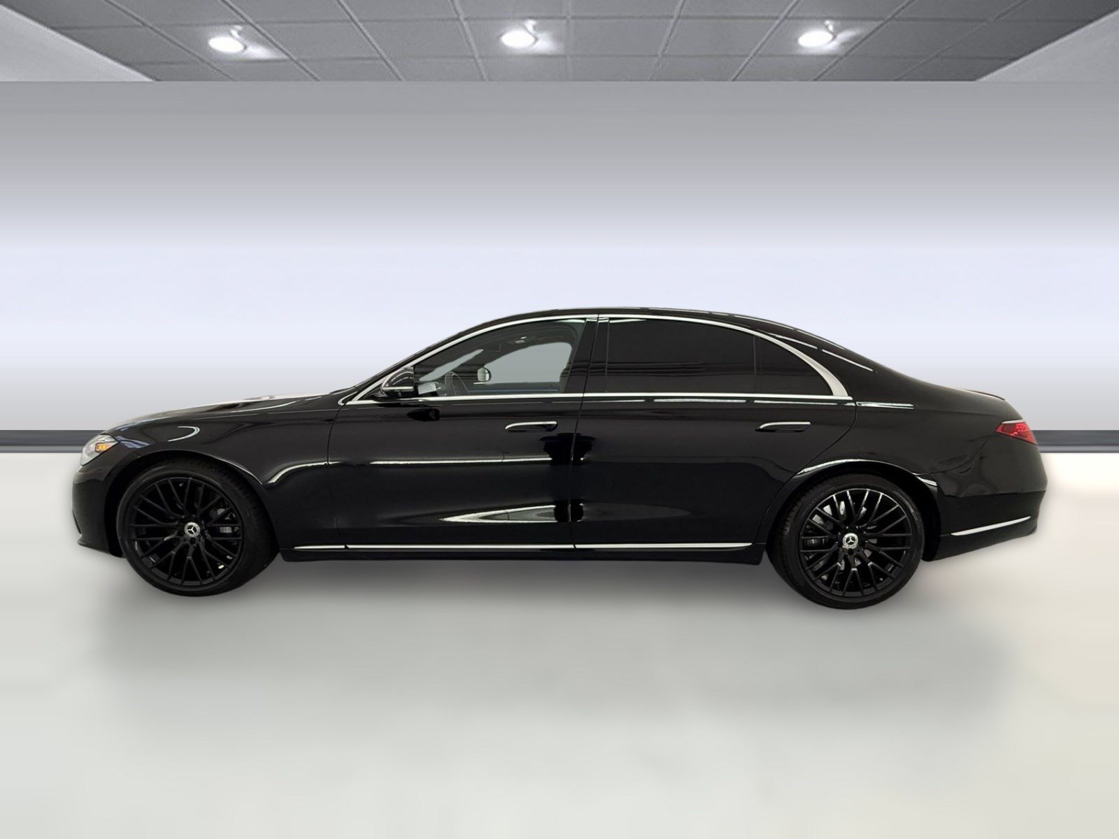 Used 2025 Mercedes-Benz S 580 4MATIC Sedan image 2