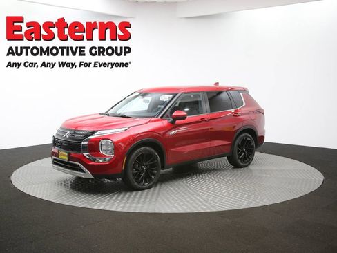 Used 2023 Mitsubishi Outlander SE image 55