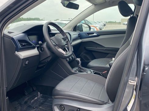 Used 2022 Volkswagen Taos SE w/ Panoramic Sunroof Package image 14