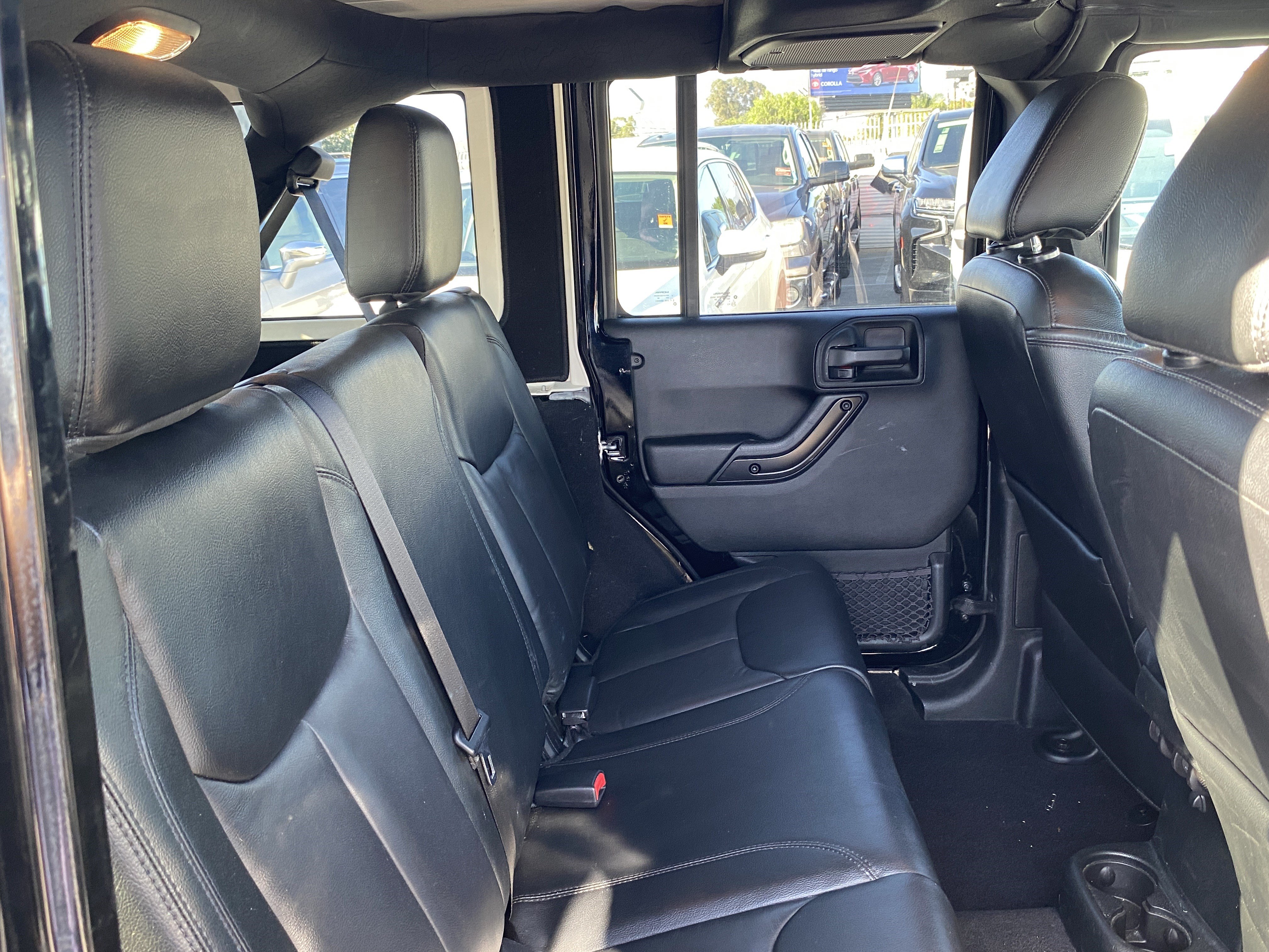 Used 2017 Jeep Wrangler Unlimited Sahara AWD/4WD image 21