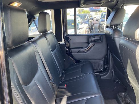 Used 2017 Jeep Wrangler Unlimited Sahara AWD/4WD image 21