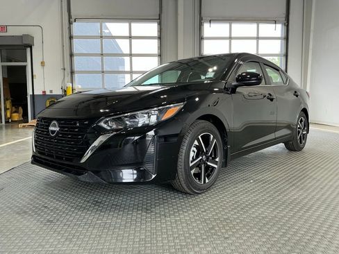 Used 2025 Nissan Sentra SV FWD image 2