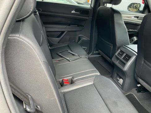 Used 2020 Volkswagen Atlas Cross Sport SE w/ Towing Package image 8